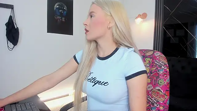 miacarperr1 online show from February 2, 9:02 pm