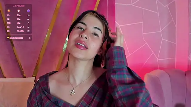 Snapshot of Nina_Harper chatting on December 3, 3:33 pm Nina Harper online show from December 3, 3:33 pm