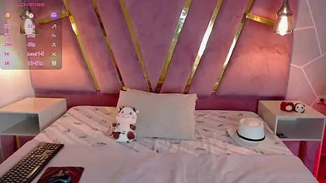 Snapshot of Nina_Harper chatting on December 10, 12:16 pm Nina Harper online show from December 10, 12:16 pm