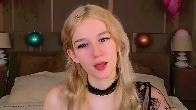 Snapshot of NaomiLoys chatting on February 15, 4:23 pm NaomiLoys online show from February 15, 4:23 pm