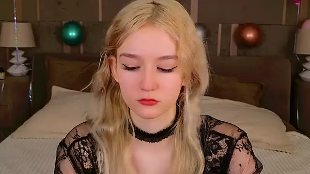 Snapshot of NaomiLoys chatting on February 15, 10:52 pm NaomiLoys online show from February 15, 10:52 pm