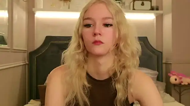 Snapshot of NaomiLoys chatting on September 20, 10:38 am NaomiLoys online show from September 20, 10:38 am