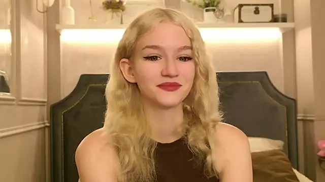 Snapshot of NaomiLoys chatting on September 22, 10:50 am NaomiLoys online show from September 22, 10:50 am