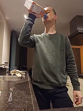 Snapshot of Hectorthyssen1 chatting on February 11, 5:34 am Hectorthyssen1 online show from February 11, 5:34 am