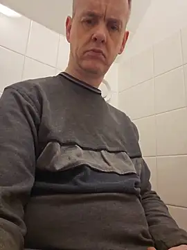 Snapshot of Hectorthyssen1 chatting on February 18, 3:30 pm Hectorthyssen1 online show from February 18, 3:30 pm