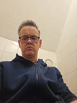 Snapshot of Hectorthyssen1 chatting on March 15, 1:06 pm Hectorthyssen1 online show from March 15, 1:06 pm