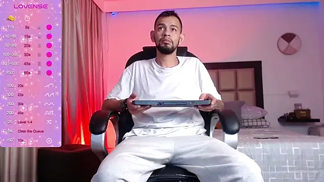 Snapshot of Bedobigcock chatting on December 5, 10:23 pm Bedobigcock online show from December 5, 10:23 pm