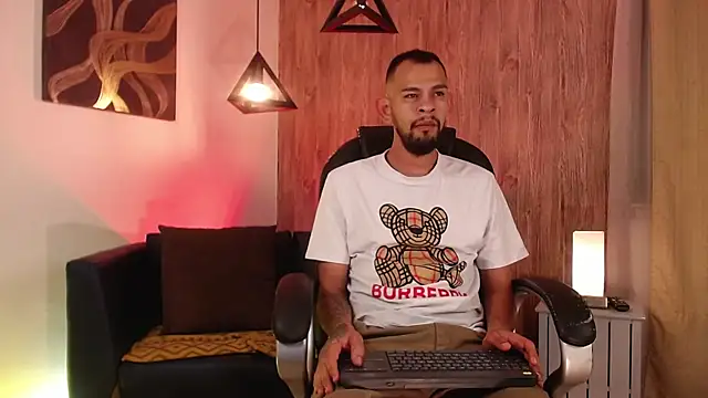 Snapshot of Bedobigcock chatting on January 16, 11:16 pm Bedobigcock online show from January 16, 11:16 pm