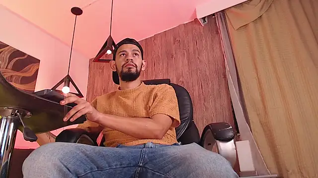 Snapshot of Bedobigcock chatting on February 6, 2:11 am Bedobigcock online show from February 6, 2:11 am