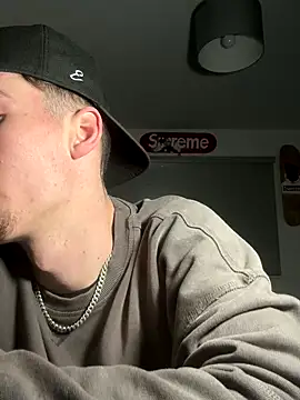 MikesWood21 online show from December 3, 2:25 am