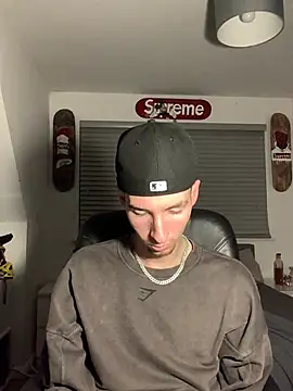 MikesWood21 online show from December 6, 3:30 am