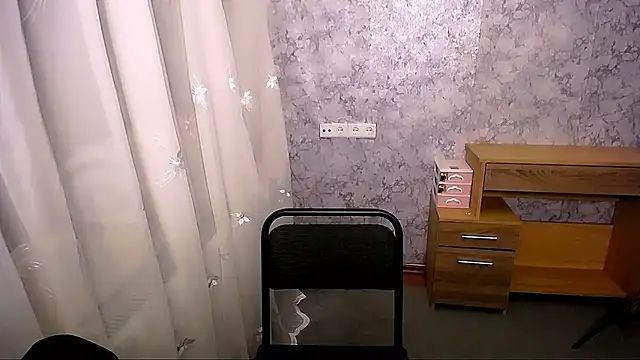 Snapshot of Queen_ofLove chatting on December 23, 5:00 pm Queen ofLove online show from December 23, 5:00 pm