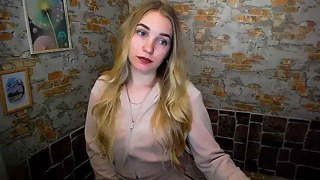 Snapshot of Queen_ofLove chatting on February 19, 1:50 pm Queen ofLove online show from February 19, 1:50 pm