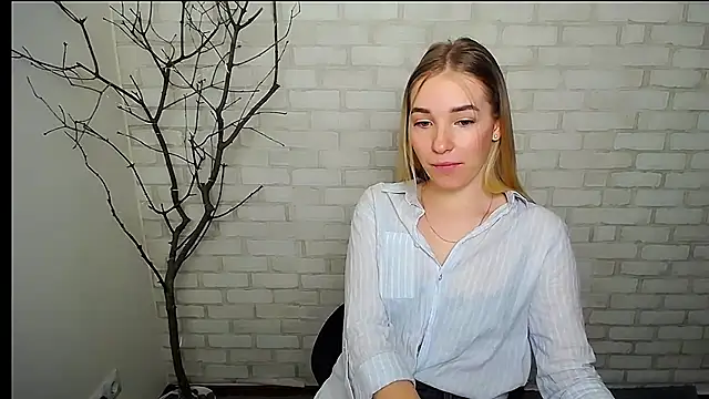 Snapshot of Queen_ofLove chatting on February 26, 12:58 pm Queen ofLove online show from February 26, 12:58 pm