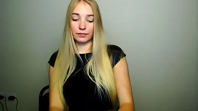 Snapshot of Queen_ofLove chatting on October 13, 8:53 pm Queen ofLove online show from October 13, 8:53 pm