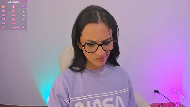 Snapshot of mariaan_m_ chatting on December 14, 10:18 pm mariaan m online show from December 14, 10:18 pm