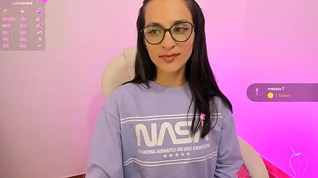 Snapshot of mariaan_m_ chatting on December 21, 7:27 pm mariaan m online show from December 21, 7:27 pm