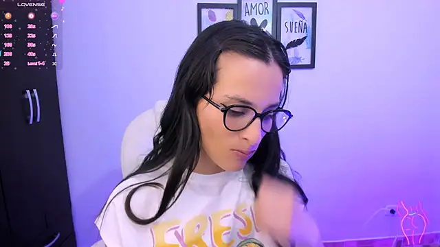 Snapshot of mariaan_m_ chatting on January 4, 8:27 pm mariaan m online show from January 4, 8:27 pm
