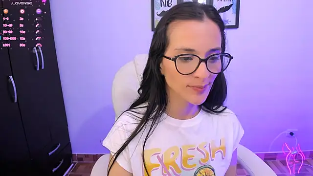 Snapshot of mariaan_m_ chatting on January 4, 11:27 pm mariaan m online show from January 4, 11:27 pm