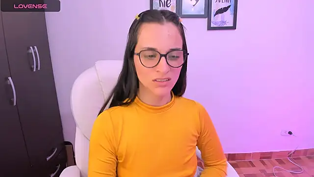 Snapshot of mariaan_m_ chatting on February 11, 11:44 pm mariaan m online show from February 11, 11:44 pm