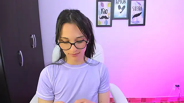 Snapshot of mariaan_m_ chatting on February 15, 1:42 am mariaan m online show from February 15, 1:42 am