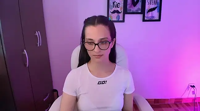 Snapshot of mariaan_m_ chatting on March 6, 10:58 pm mariaan m online show from March 6, 10:58 pm
