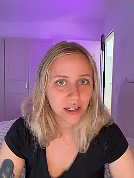Snapshot of lunawolf21 chatting on July 6, 6:43 am lunawolf21 online show from July 6, 6:43 am