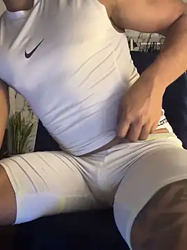 Snapshot of mikemacluffy chatting on March 22, 1:41 pm mikemacluffy online show from March 22, 1:41 pm