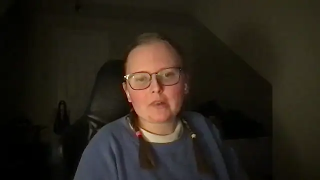 Snapshot of lexie_lilacs chatting on February 17, 4:31 am lexie lilacs online show from February 17, 4:31 am