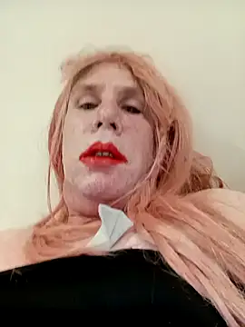 yourwhitesissyslut online show from May 29, 7:45 pm