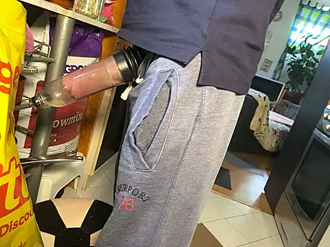 Snapshot of Gilgamesch1704 chatting on December 7, 8:11 am Gilgamesch1704 online show from December 7, 8:11 am