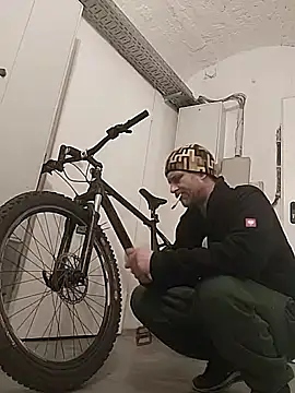 Snapshot of Gilgamesch1704 chatting on February 9, 4:50 pm Gilgamesch1704 online show from February 9, 4:50 pm