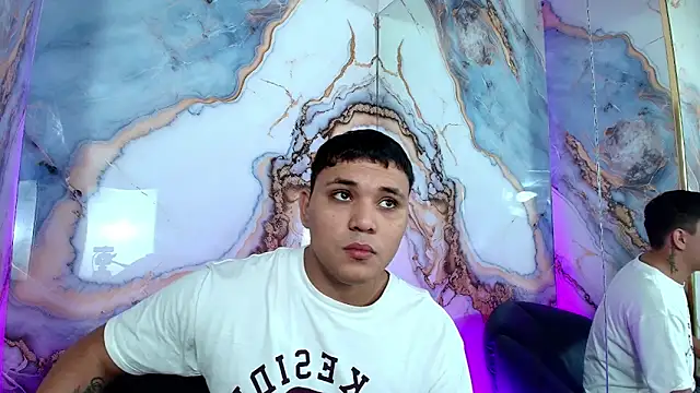 couple lovelyds online show from February 5, 8:46 pm