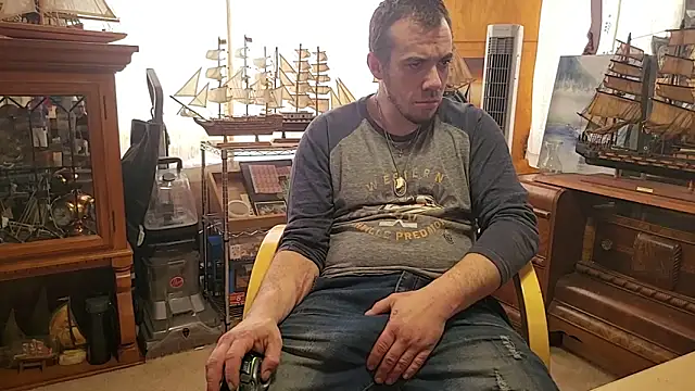 ScubaStevex online show from March 12, 8:26 pm