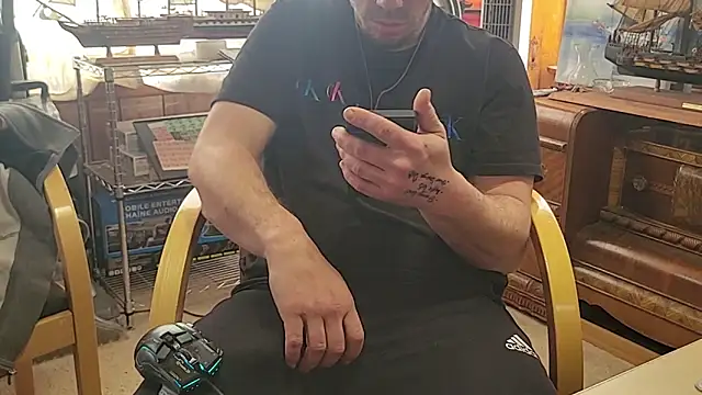 ScubaStevex online show from March 19, 5:50 pm