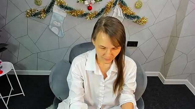 Snapshot of Lillian_White chatting on January 10, 9:13 am Lillian White online show from January 10, 9:13 am