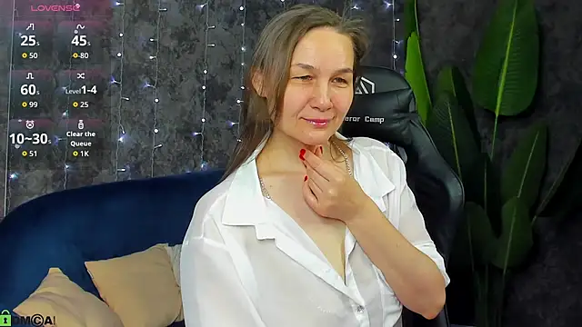 Snapshot of Lillian_White chatting on February 7, 12:58 am Lillian White online show from February 7, 12:58 am