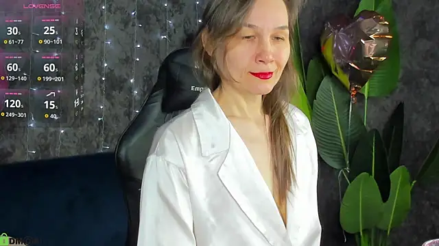 Snapshot of Lillian_White chatting on February 19, 1:01 am Lillian White online show from February 19, 1:01 am