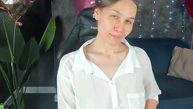 Snapshot of Lillian_White chatting on February 27, 1:05 am Lillian White online show from February 27, 1:05 am