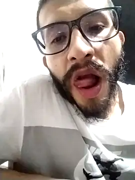 Snapshot of hairyserious chatting on December 31, 3:55 am hairyserious online show from December 31, 3:55 am