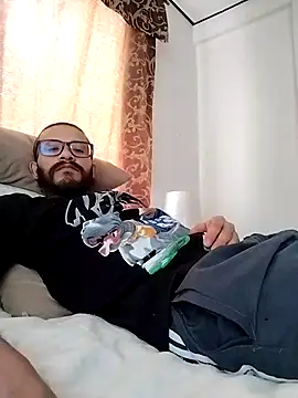 Snapshot of hairyserious chatting on March 2, 9:01 pm hairyserious online show from March 2, 9:01 pm