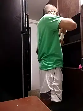 Snapshot of hairyserious chatting on March 4, 4:06 am hairyserious online show from March 4, 4:06 am