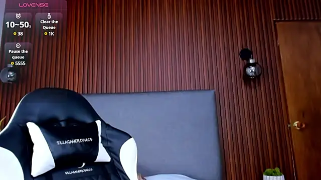 Snapshot of elissa_iris chatting on December 16, 3:22 pm elissa iris online show from December 16, 3:22 pm