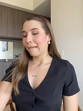 Snapshot of SophieRaily_ chatting on March 18, 8:59 pm SophieRaily online show from March 18, 8:59 pm