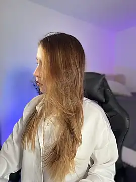 SophieRaily  online show from March 2, 10:05 pm