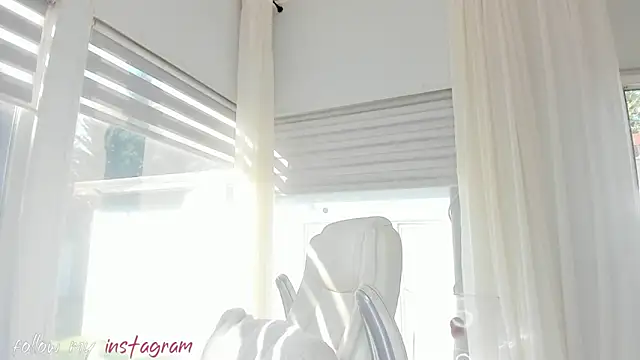 Snapshot of missdiamond_ chatting on March 8, 5:38 am missdiamond online show from March 8, 5:38 am