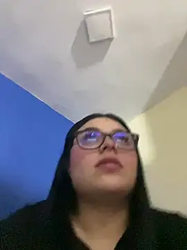 alissonfernandez  online show from February 28, 1:17 am