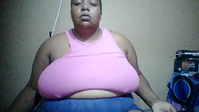 Snapshot of bustyboobs6 chatting on February 24, 5:33 pm bustyboobs6 online show from February 24, 5:33 pm