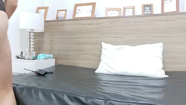 Snapshot of SexualVolcano chatting on February 6, 1:10 pm SexualVolcano online show from February 6, 1:10 pm