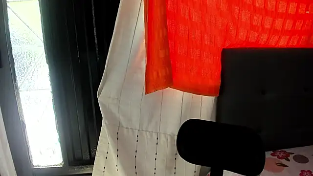 Snapshot of angela_nix chatting on October 28, 3:14 pm angela nix online show from October 28, 3:14 pm